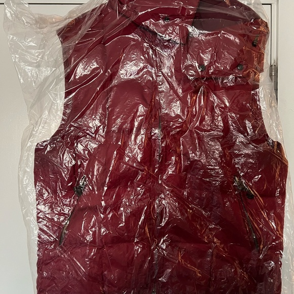 Burberry Vest with Removable Checkered Hood - Picture 6 of 9